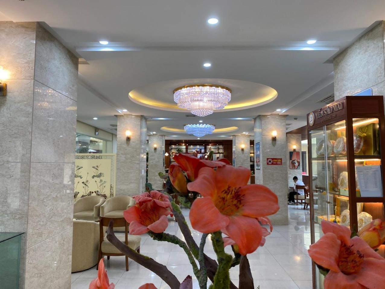NguyẽN QuyèN Hotel Ханой Экстерьер фото