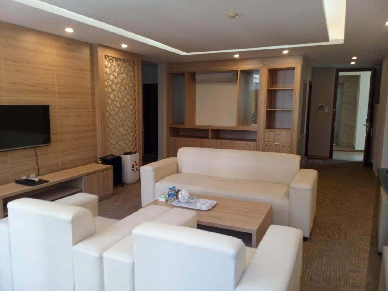NguyẽN QuyèN Hotel Ханой Экстерьер фото